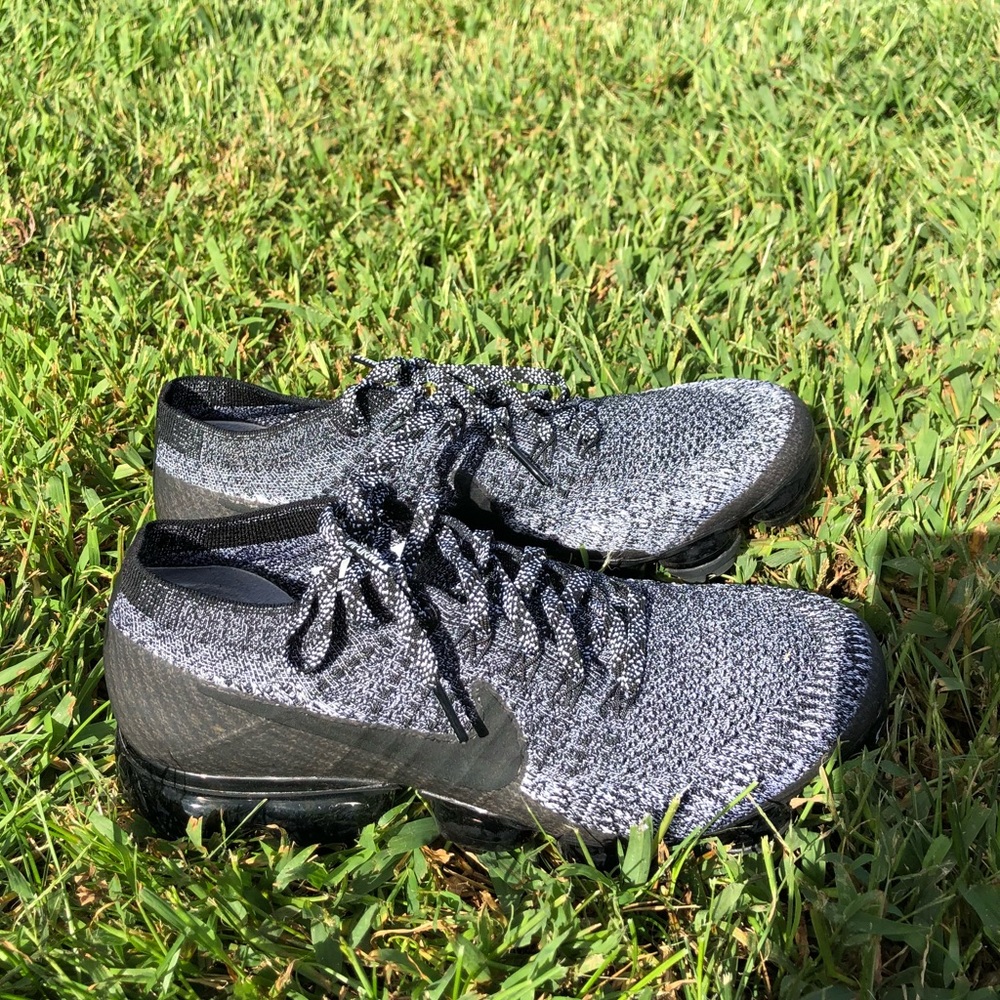 Nike vapor max black and grey